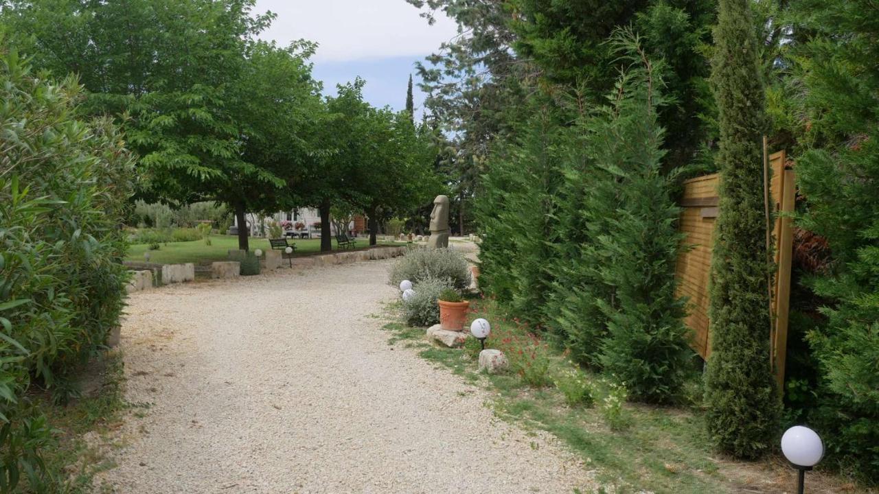 Mas Maurane - Le Bougainvillier Aux Portes D'Arles Apartment Тараскон Екстериор снимка